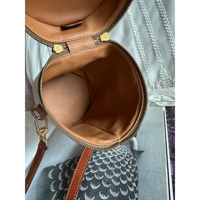 思琳 經典白色老花 凱旋門 圓筒包 化妝包 化妝袋 中古包包 手袋 超罕有 vintage celine white bag-11