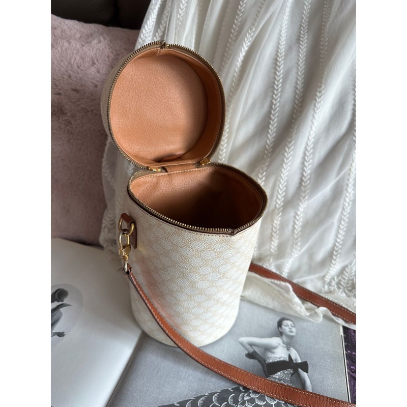 思琳 經典白色老花 凱旋門 圓筒包 化妝包 化妝袋 中古包包 手袋 超罕有 vintage celine white bag-12