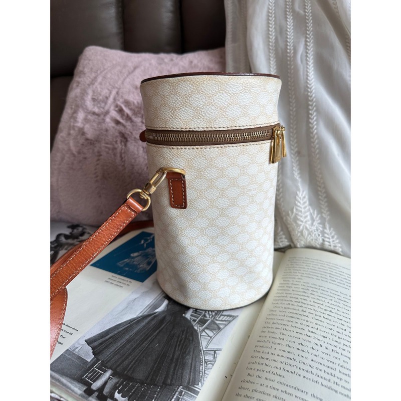 思琳 經典白色老花 凱旋門 圓筒包 化妝包 化妝袋 中古包包 手袋 超罕有 vintage celine white bag-15