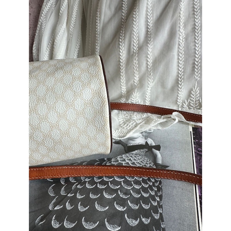 思琳 經典白色老花 凱旋門 圓筒包 化妝包 化妝袋 中古包包 手袋 超罕有 vintage celine white bag-18