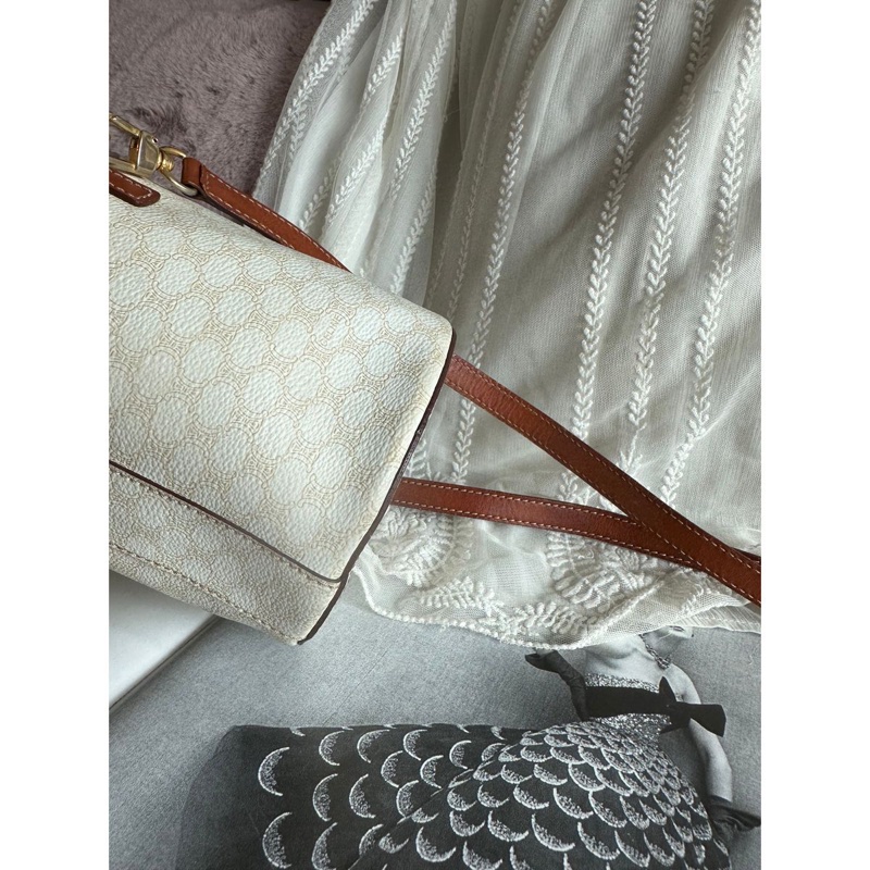 思琳 經典白色老花 凱旋門 圓筒包 化妝包 化妝袋 中古包包 手袋 超罕有 vintage celine white bag-20