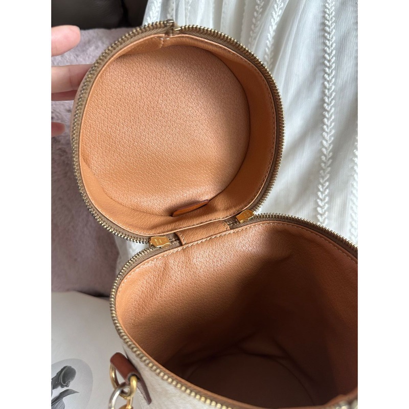 思琳 經典白色老花 凱旋門 圓筒包 化妝包 化妝袋 中古包包 手袋 超罕有 vintage celine white bag-21