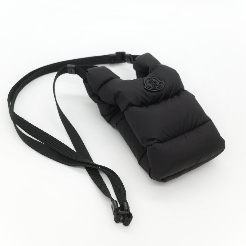 Moncler 盟可睞 Legere 經典黑色 羽絨填充尼龍立體絎縫 小型 防潑水拉鍊斜背隨身小包-1