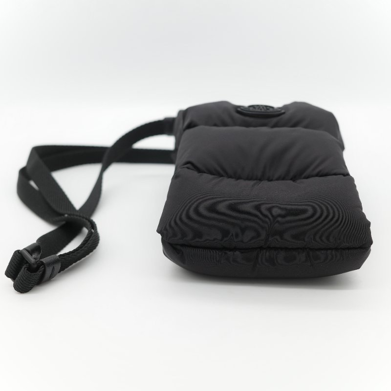 Moncler 盟可睞 Legere 經典黑色 羽絨填充尼龍立體絎縫 小型 防潑水拉鍊斜背隨身小包-3