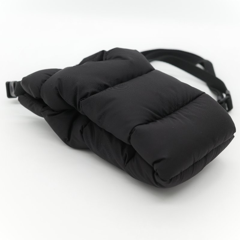 Moncler 盟可睞 Legere 經典黑色 羽絨填充尼龍立體絎縫 小型 防潑水拉鍊斜背隨身小包-5