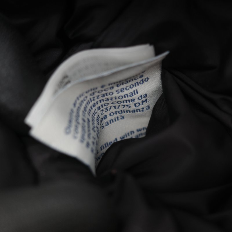 Moncler 盟可睞 Legere 經典黑色 羽絨填充尼龍立體絎縫 小型 防潑水拉鍊斜背隨身小包-10