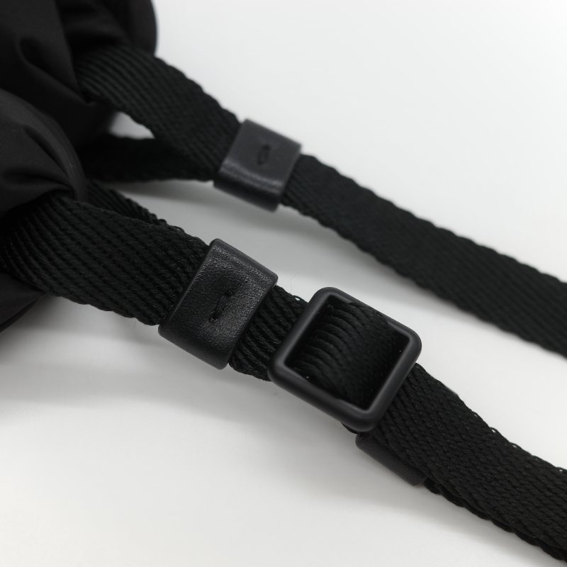 Moncler 盟可睞 Legere 經典黑色 羽絨填充尼龍立體絎縫 小型 防潑水拉鍊斜背隨身小包-11