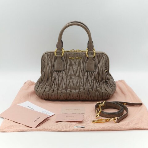 Miu Miu 繆繆 Matelassé 經典灰褐色 頂級納帕小羊皮 立體抓皺絎縫 翻蓋式金屬鏈條 斜背肩背包