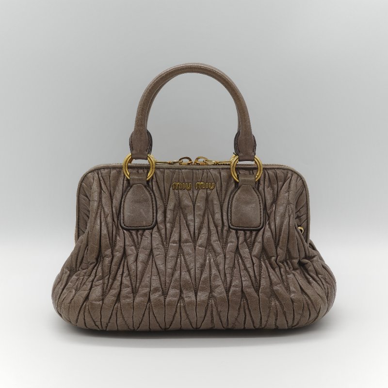 Miu Miu 繆繆 Matelassé 經典灰褐色 頂級納帕小羊皮 立體抓皺絎縫 翻蓋式金屬鏈條 斜背肩背包-3