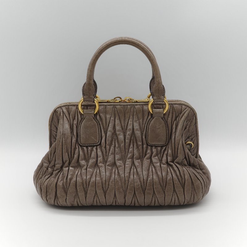 Miu Miu 繆繆 Matelassé 經典灰褐色 頂級納帕小羊皮 立體抓皺絎縫 翻蓋式金屬鏈條 斜背肩背包-4