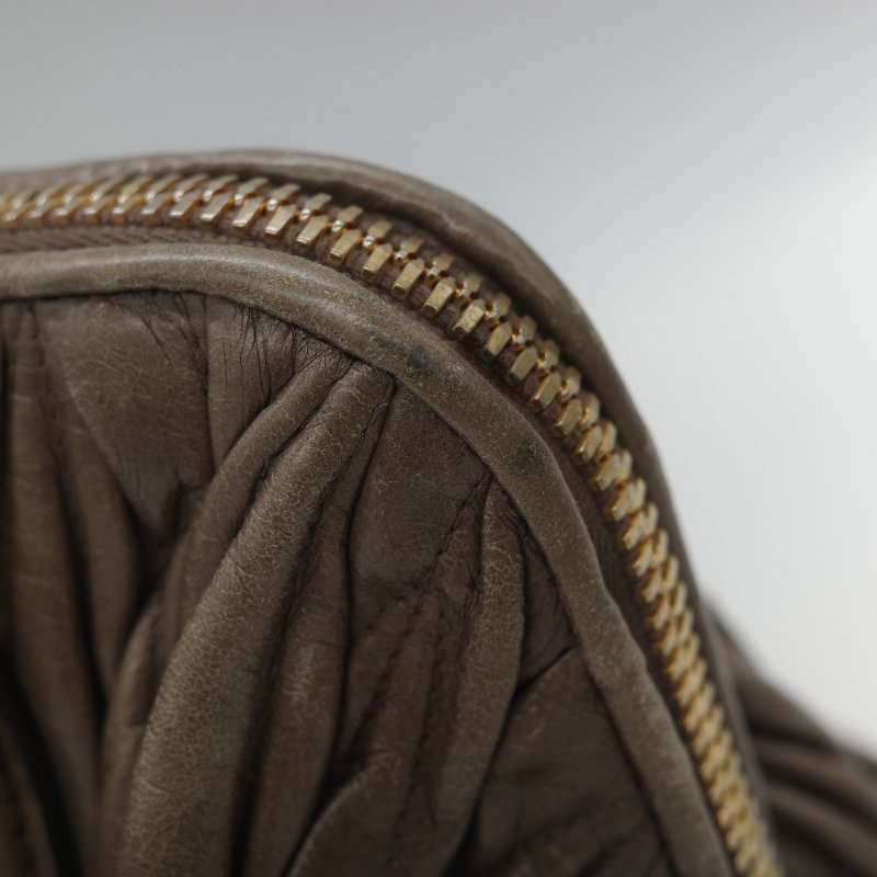 Miu Miu 繆繆 Matelassé 經典灰褐色 頂級納帕小羊皮 立體抓皺絎縫 翻蓋式金屬鏈條 斜背肩背包-27