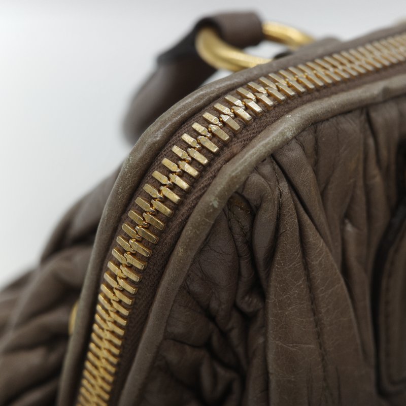 Miu Miu 繆繆 Matelassé 經典灰褐色 頂級納帕小羊皮 立體抓皺絎縫 翻蓋式金屬鏈條 斜背肩背包-28