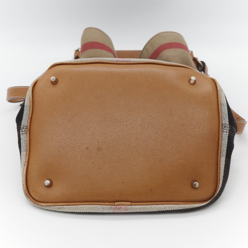 Burberry 巴寶莉 Ashby 中款 經典格紋 帆布水桶包-6