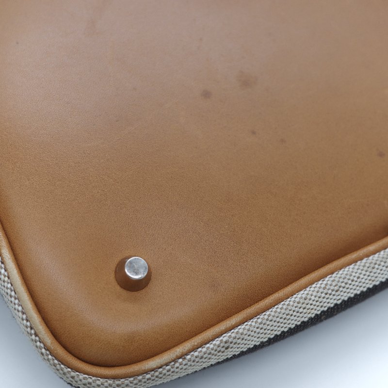 Burberry 巴寶莉 Ashby 中款 經典格紋 帆布水桶包-8