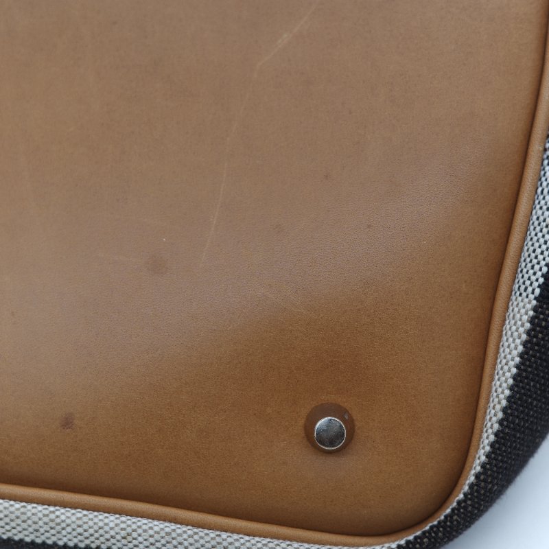 Burberry 巴寶莉 Ashby 中款 經典格紋 帆布水桶包-9