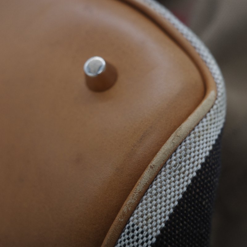 Burberry 巴寶莉 Ashby 中款 經典格紋 帆布水桶包-10