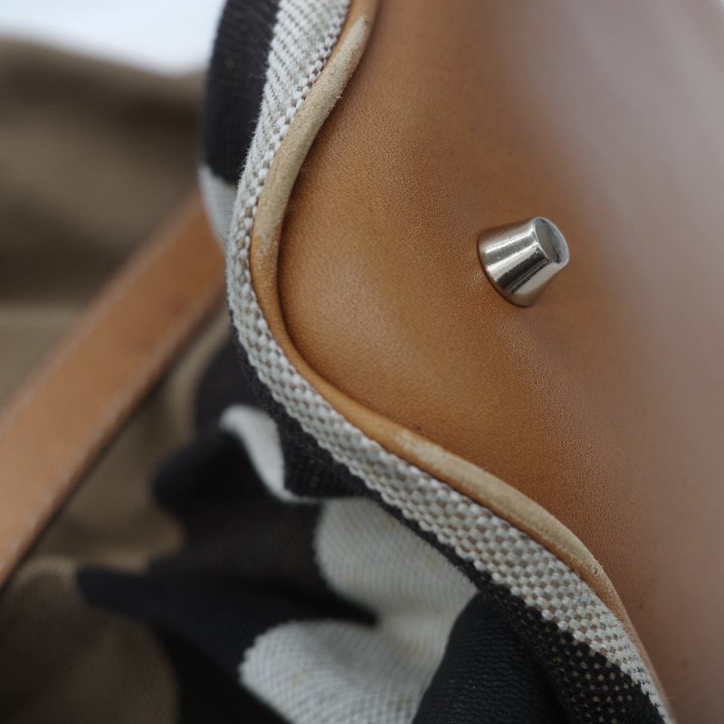 Burberry 巴寶莉 Ashby 中款 經典格紋 帆布水桶包-11