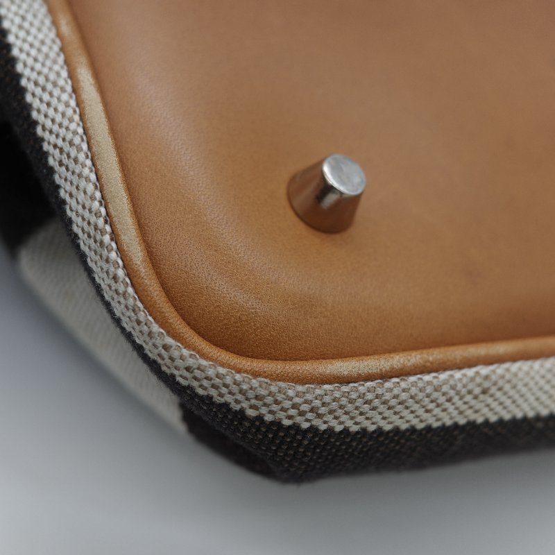 Burberry 巴寶莉 Ashby 中款 經典格紋 帆布水桶包-12