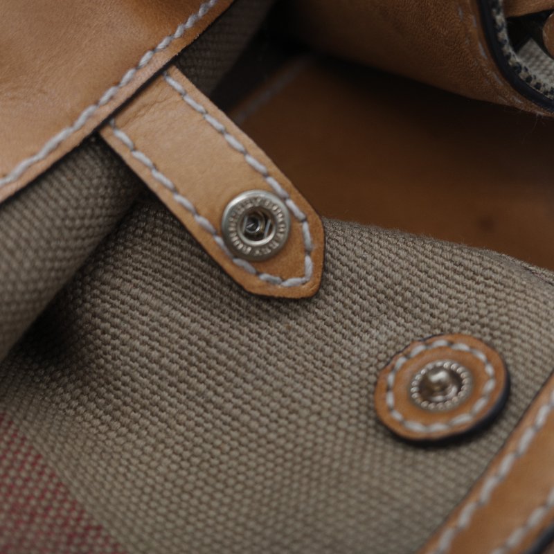 Burberry 巴寶莉 Ashby 中款 經典格紋 帆布水桶包-44