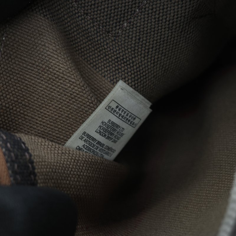 Burberry 巴寶莉 Ashby 中款 經典格紋 帆布水桶包-51