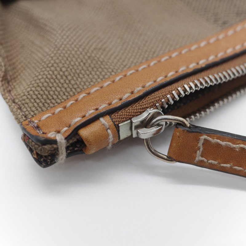 Burberry 巴寶莉 Ashby 中款 經典格紋 帆布水桶包-52