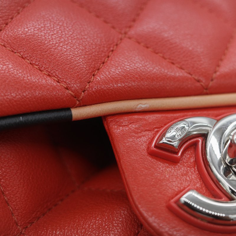 Chanel 香奈兒 Urban Spirit 紅色 菱格紋絎縫小羊皮 大尺寸雙 C 標誌 皮穿鏈條後背包-13