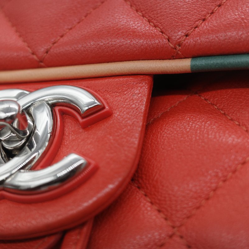 Chanel 香奈兒 Urban Spirit 紅色 菱格紋絎縫小羊皮 大尺寸雙 C 標誌 皮穿鏈條後背包-14