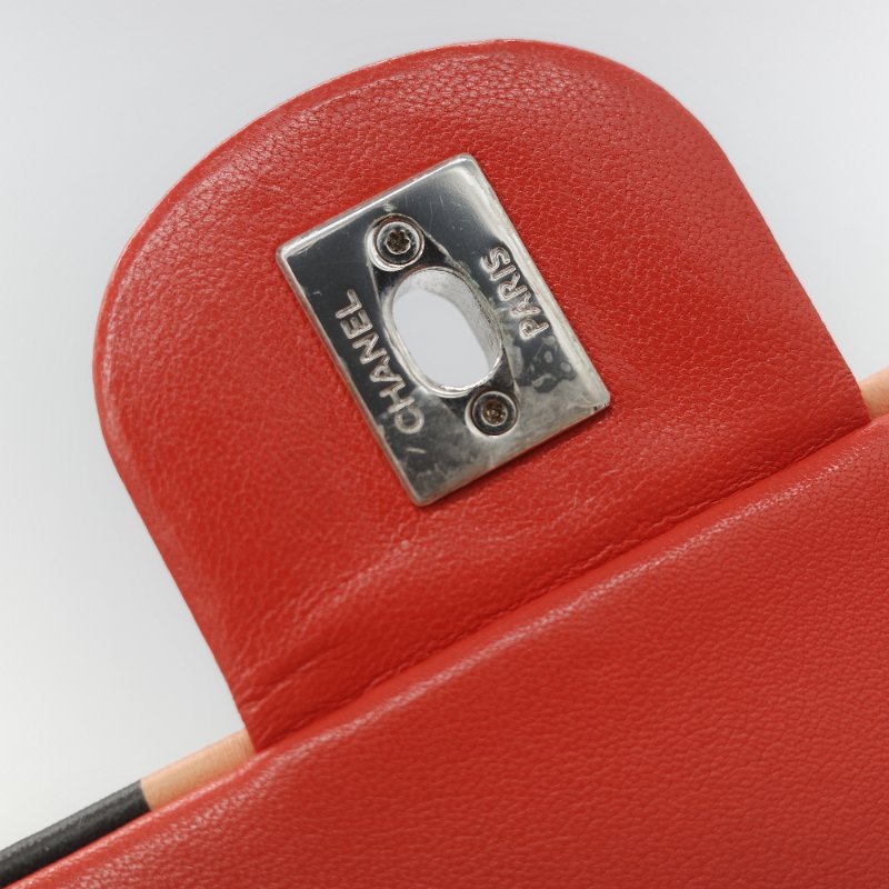 Chanel 香奈兒 Urban Spirit 紅色 菱格紋絎縫小羊皮 大尺寸雙 C 標誌 皮穿鏈條後背包-36