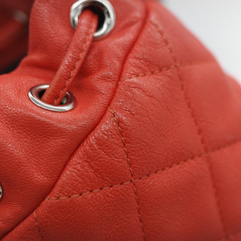 Chanel 香奈兒 Urban Spirit 紅色 菱格紋絎縫小羊皮 大尺寸雙 C 標誌 皮穿鏈條後背包-39