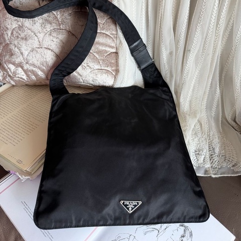 普拉特 斜挎包  皮革肩帶  肩背  斜挎  prada black黑色 nylon /leather crossbody bag