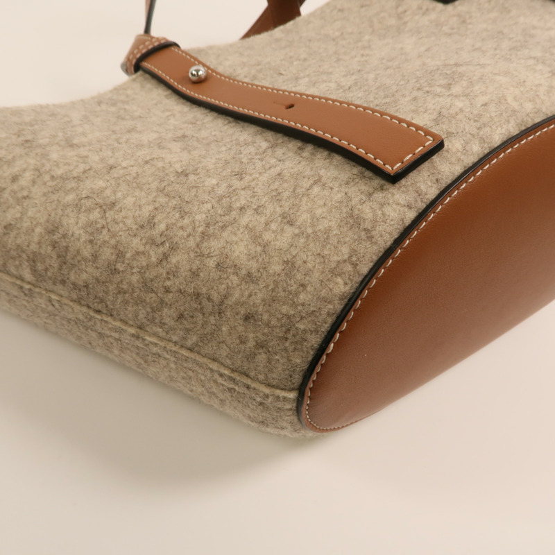 LOEWE 羊毛Basket Bag銀扣手挽袋-16