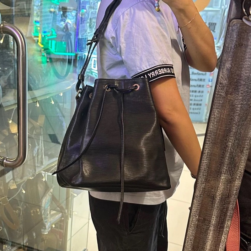 路易威登 水桶包 肩背  水波紋 手提包 側背包 托特包 黑色 中古包 復古包 古董包 經典款 vintage Louis Vuitton noe bucket bag black-1