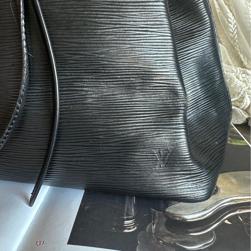 路易威登 水桶包 肩背  水波紋 手提包 側背包 托特包 黑色 中古包 復古包 古董包 經典款 vintage Louis Vuitton noe bucket bag black-2