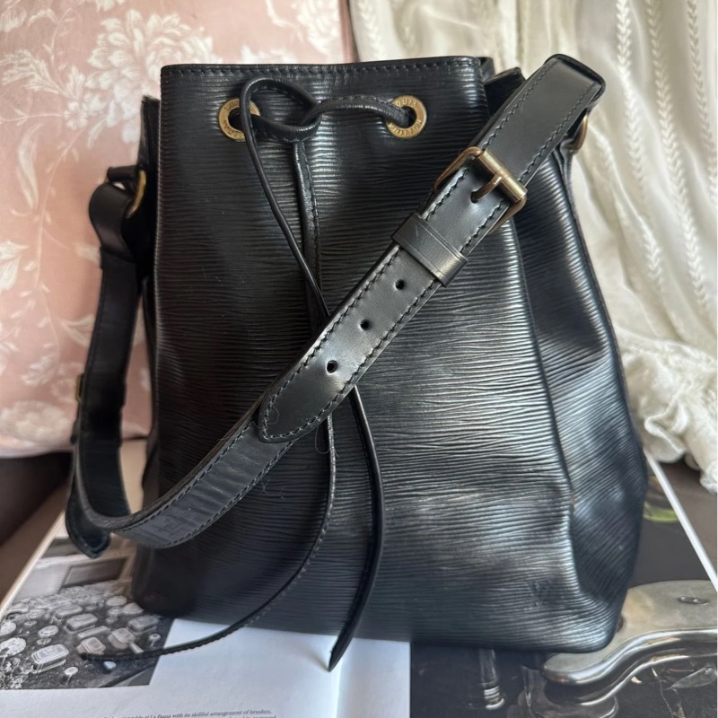 路易威登 水桶包 肩背  水波紋 手提包 側背包 托特包 黑色 中古包 復古包 古董包 經典款 vintage Louis Vuitton noe bucket bag black-5