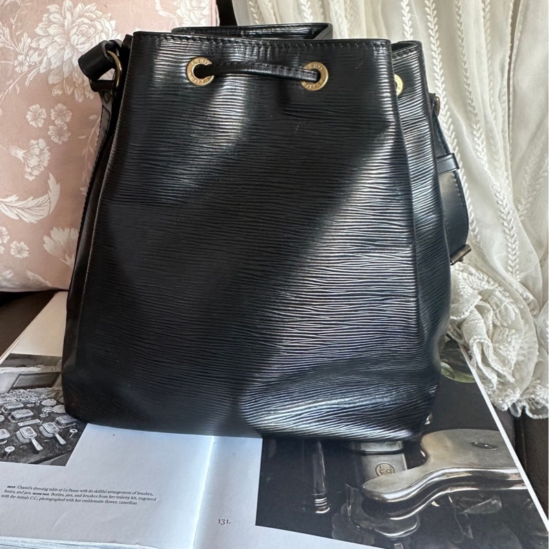 路易威登 水桶包 肩背  水波紋 手提包 側背包 托特包 黑色 中古包 復古包 古董包 經典款 vintage Louis Vuitton noe bucket bag black-11