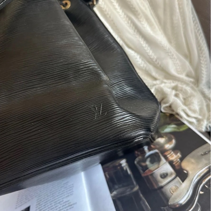 路易威登 水桶包 肩背  水波紋 手提包 側背包 托特包 黑色 中古包 復古包 古董包 經典款 vintage Louis Vuitton noe bucket bag black-14