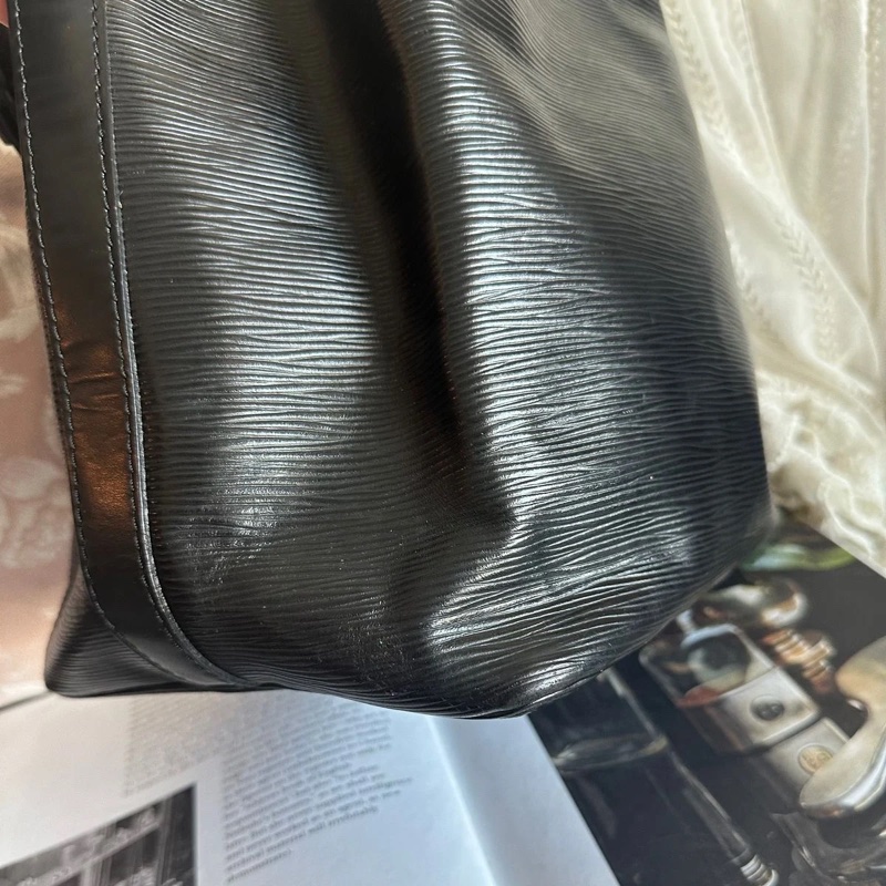 路易威登 水桶包 肩背  水波紋 手提包 側背包 托特包 黑色 中古包 復古包 古董包 經典款 vintage Louis Vuitton noe bucket bag black-16