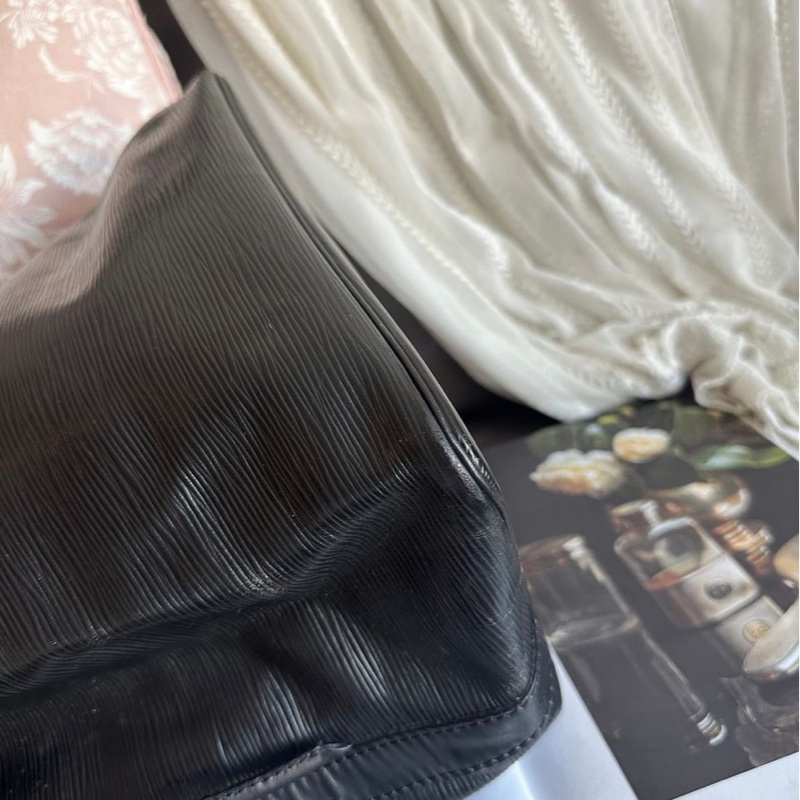 路易威登 水桶包 肩背  水波紋 手提包 側背包 托特包 黑色 中古包 復古包 古董包 經典款 vintage Louis Vuitton noe bucket bag black-17