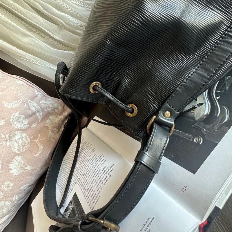路易威登 水桶包 肩背  水波紋 手提包 側背包 托特包 黑色 中古包 復古包 古董包 經典款 vintage Louis Vuitton noe bucket bag black-18