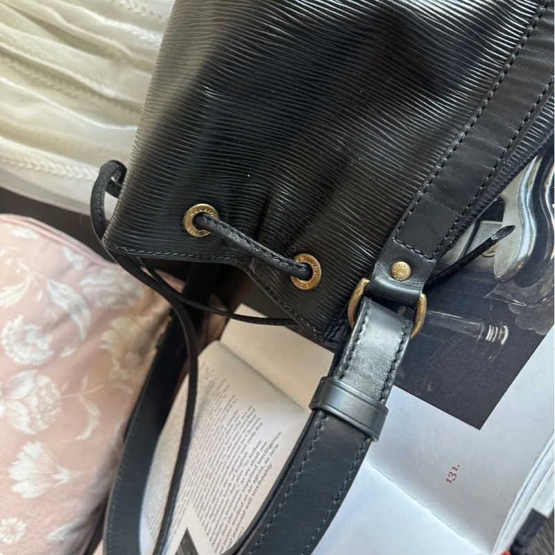 路易威登 水桶包 肩背  水波紋 手提包 側背包 托特包 黑色 中古包 復古包 古董包 經典款 vintage Louis Vuitton noe bucket bag black-19