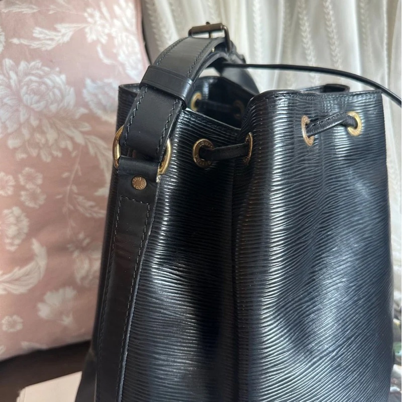 路易威登 水桶包 肩背  水波紋 手提包 側背包 托特包 黑色 中古包 復古包 古董包 經典款 vintage Louis Vuitton noe bucket bag black-21