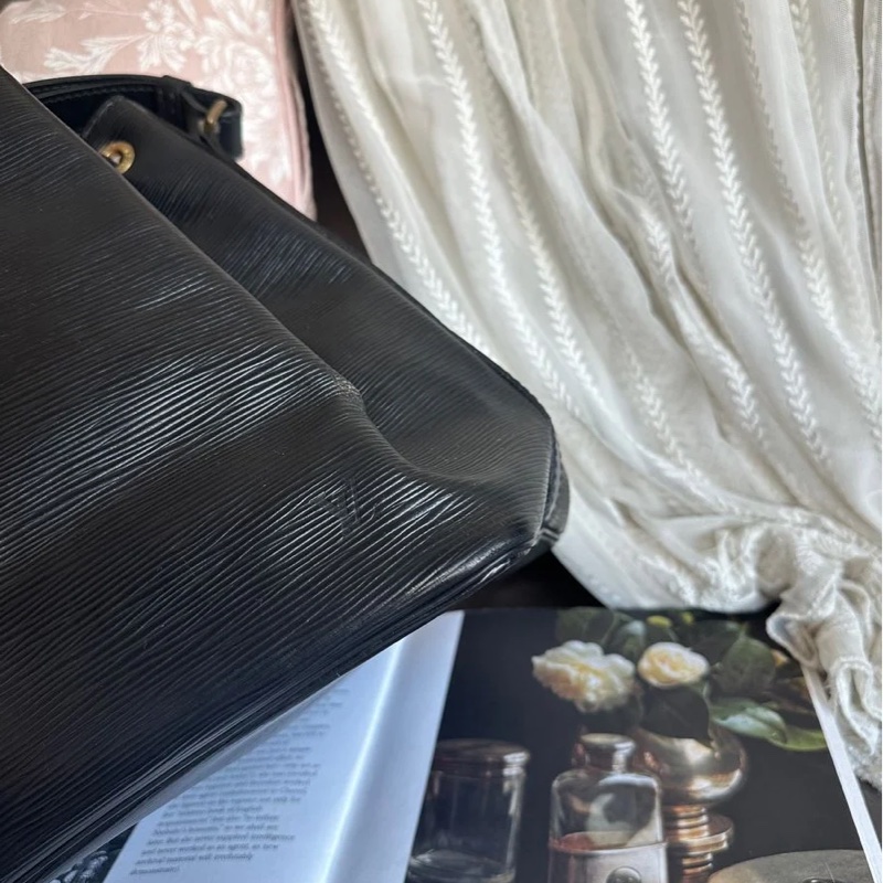 路易威登 水桶包 肩背  水波紋 手提包 側背包 托特包 黑色 中古包 復古包 古董包 經典款 vintage Louis Vuitton noe bucket bag black-23