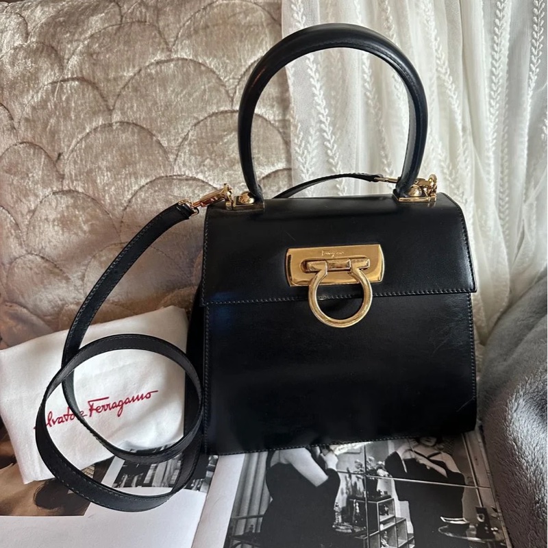 菲拉格慕 Ferragamo 經典黑金小馬蹄博物館包手提斜背包-0