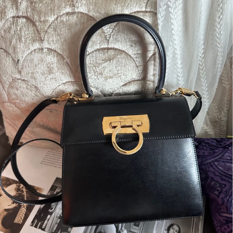 菲拉格慕 Ferragamo 經典黑金小馬蹄博物館包手提斜背包-1