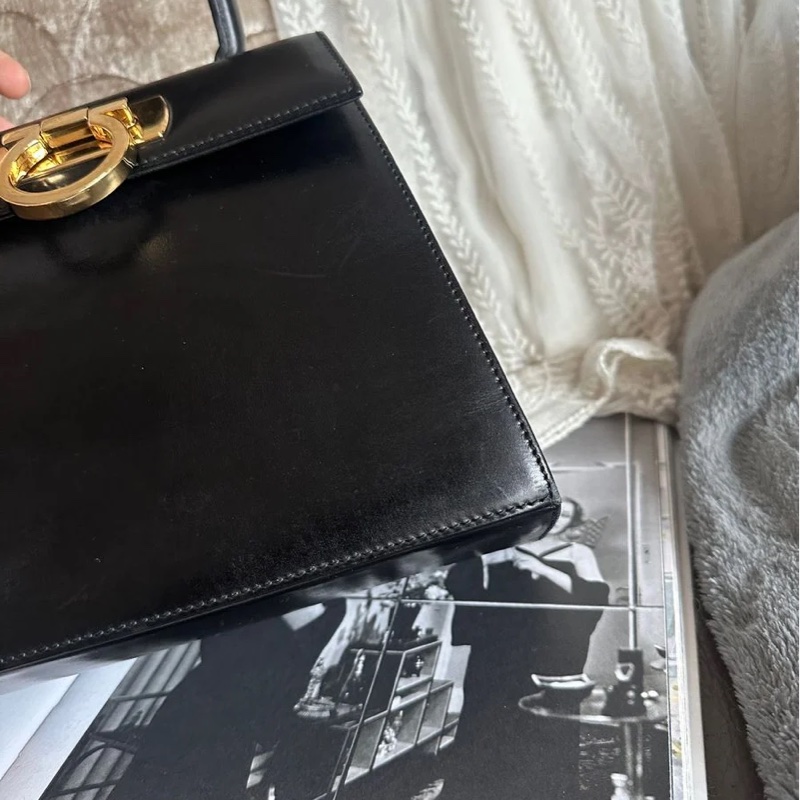 菲拉格慕 Ferragamo 經典黑金小馬蹄博物館包手提斜背包-16