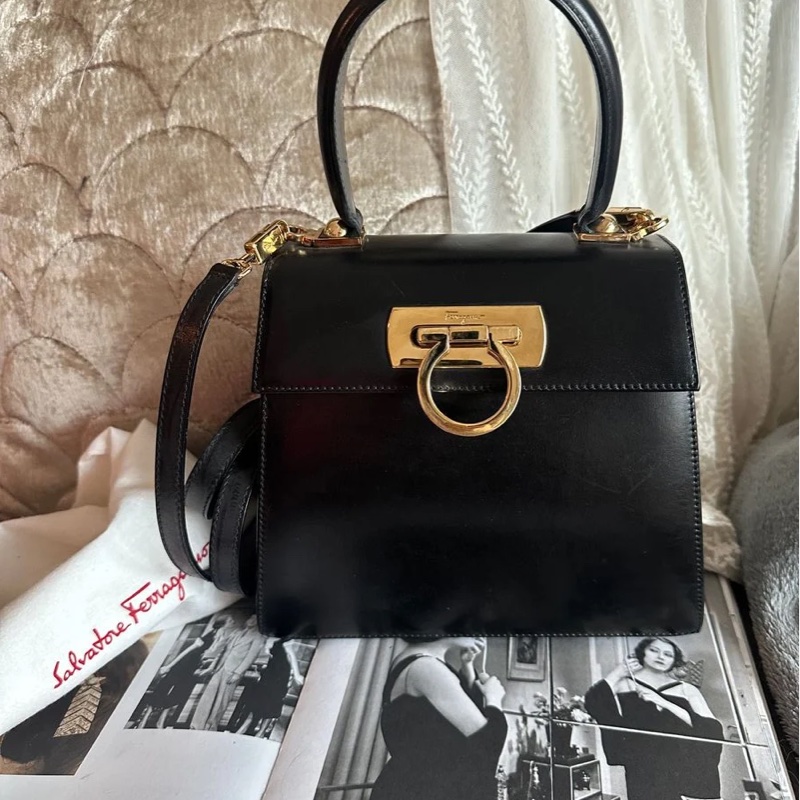 菲拉格慕 Ferragamo 經典黑金小馬蹄博物館包手提斜背包-17