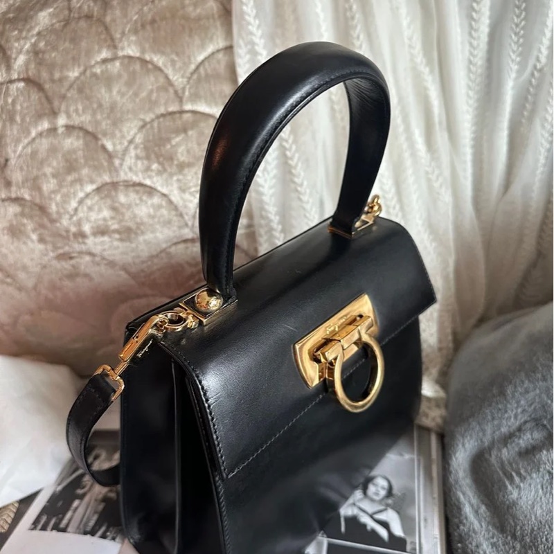 菲拉格慕 Ferragamo 經典黑金小馬蹄博物館包手提斜背包-18