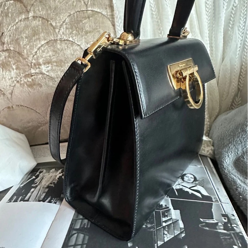 菲拉格慕 Ferragamo 經典黑金小馬蹄博物館包手提斜背包-19