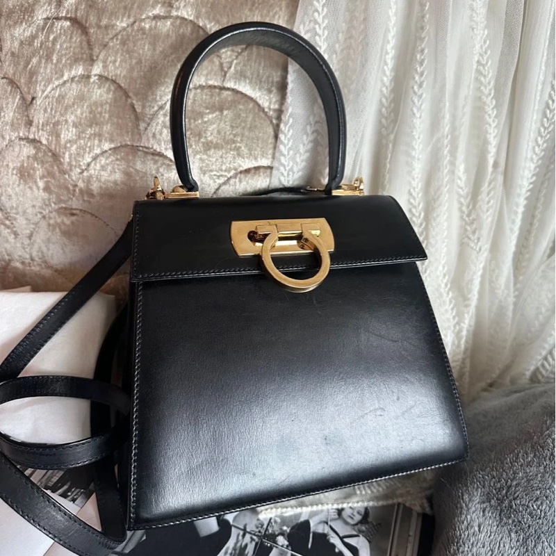 菲拉格慕 Ferragamo 經典黑金小馬蹄博物館包手提斜背包-21