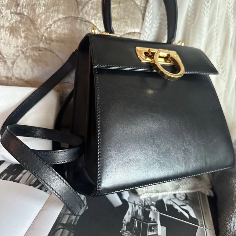 菲拉格慕 Ferragamo 經典黑金小馬蹄博物館包手提斜背包-22